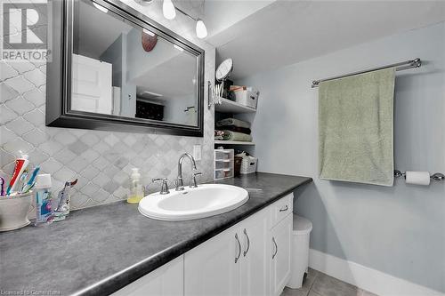 12 Broadview Avenue, Cambridge, ON - Indoor Photo Showing Bathroom