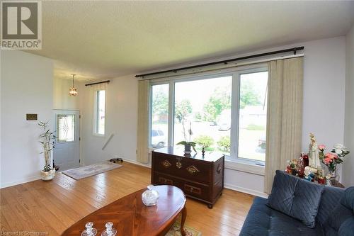 2 Westdale Avenue, Port Dover, ON - Indoor Photo Showing Living Room