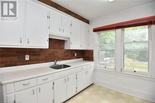 493 Crosby Avenue, Burlington, ON - Indoor Photo Showing Kitchen