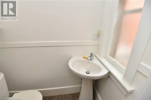 493 Crosby Avenue, Burlington, ON - Indoor Photo Showing Bathroom