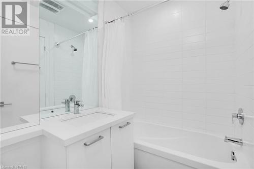 467 Charlton Avenue E Unit# 202, Hamilton, ON - Indoor Photo Showing Bathroom