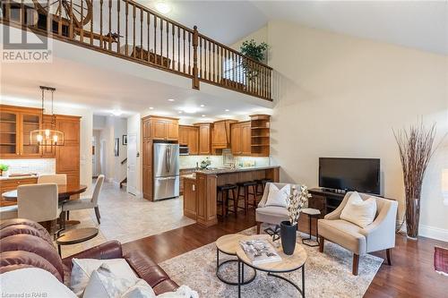 2120 Itabashi Way Unit# 217, Burlington, ON - Indoor Photo Showing Living Room