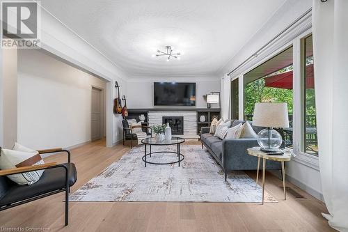 330 Ofield Road S, Dundas, ON - Indoor Photo Showing Living Room