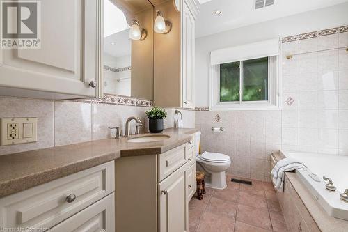 330 Ofield Road S, Dundas, ON - Indoor Photo Showing Bathroom