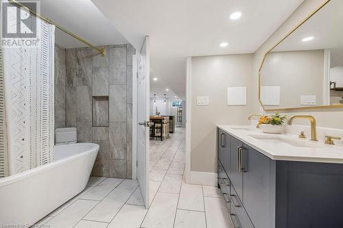 330 Ofield Road S, Dundas, ON - Indoor Photo Showing Bathroom