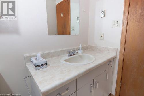 13 Cumming Street, St. Catharines, ON - Indoor Photo Showing Bathroom