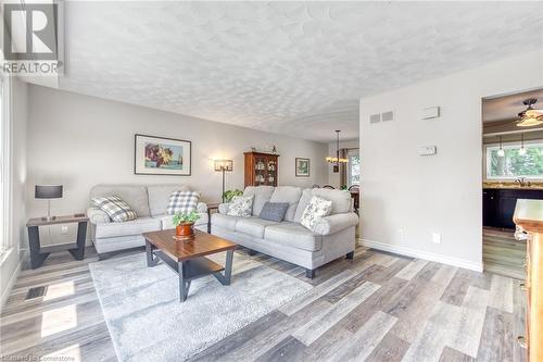 8 Hampton Court, Port Dover, ON - Indoor Photo Showing Living Room