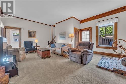 141 Mount Albion Road, Hamilton, ON - Indoor Photo Showing Living Room