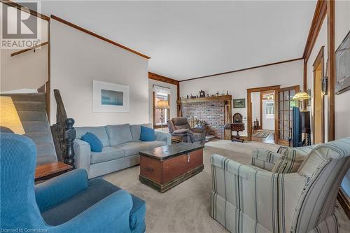 141 Mount Albion Road, Hamilton, ON - Indoor Photo Showing Living Room