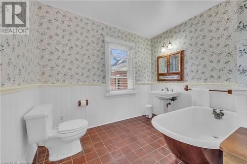 141 Mount Albion Road, Hamilton, ON - Indoor Photo Showing Bathroom