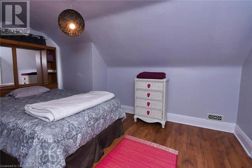 86 Graham Avenue S, Hamilton, ON - Indoor Photo Showing Bedroom