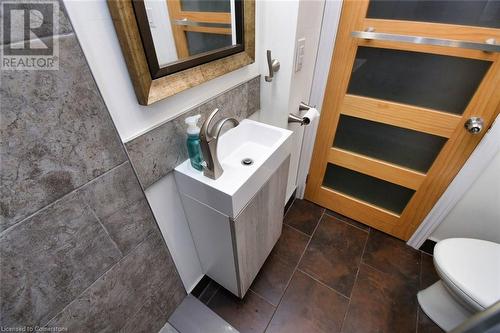 86 Graham Avenue S, Hamilton, ON - Indoor Photo Showing Bathroom