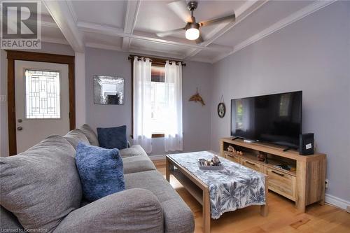 86 Graham Avenue S, Hamilton, ON - Indoor Photo Showing Living Room