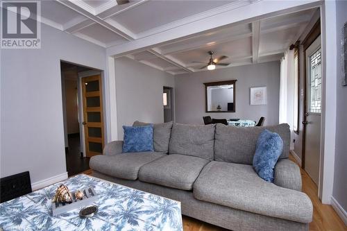 86 Graham Avenue S, Hamilton, ON - Indoor Photo Showing Living Room