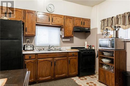 5424 Second Avenue, Niagara Falls, ON - Indoor Photo Showing Kitchen With Double Sink