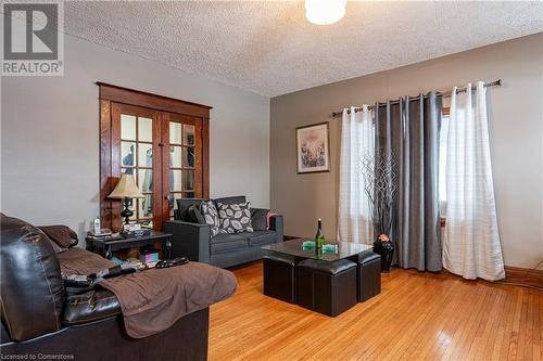 5424 Second Avenue, Niagara Falls, ON - Indoor Photo Showing Living Room