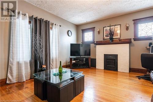 5424 Second Avenue, Niagara Falls, ON - Indoor Photo Showing Living Room