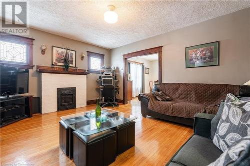 5424 Second Avenue, Niagara Falls, ON - Indoor Photo Showing Living Room