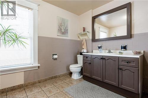 5424 Second Avenue, Niagara Falls, ON - Indoor Photo Showing Bathroom