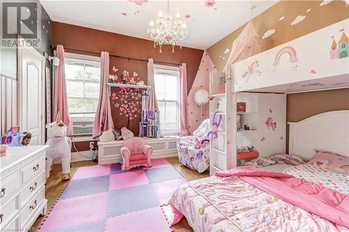 34 Park Avenue, Brantford, ON - Indoor Photo Showing Bedroom