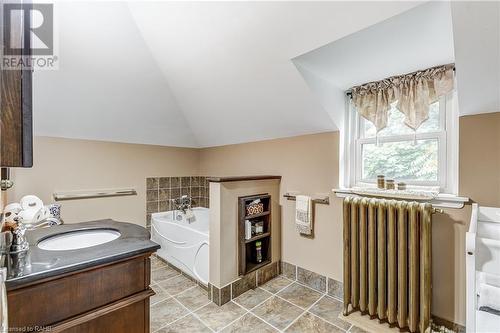 34 Park Avenue, Brantford, ON - Indoor Photo Showing Bathroom