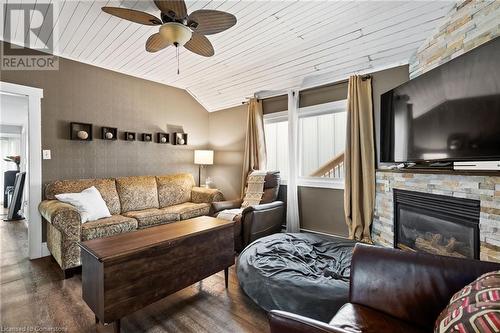 3838 Roxborough Avenue, Fort Erie, ON - Indoor Photo Showing Living Room With Fireplace