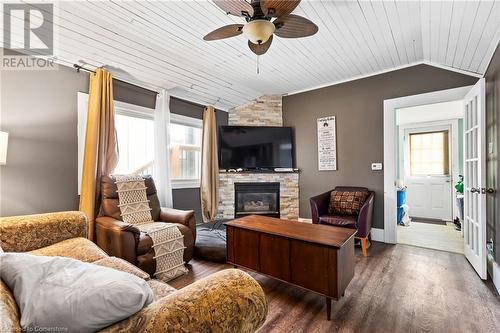 3838 Roxborough Avenue, Fort Erie, ON - Indoor Photo Showing Living Room With Fireplace