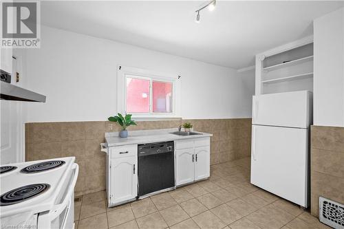 281 Wentworth Street N, Hamilton, ON - Indoor Photo Showing Kitchen