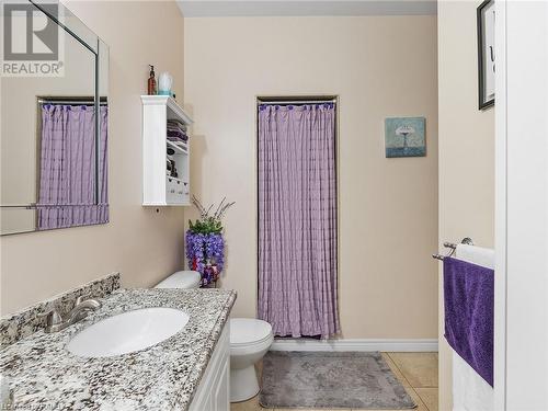 52 Arrowhead Drive, Hamilton, ON - Indoor Photo Showing Bathroom