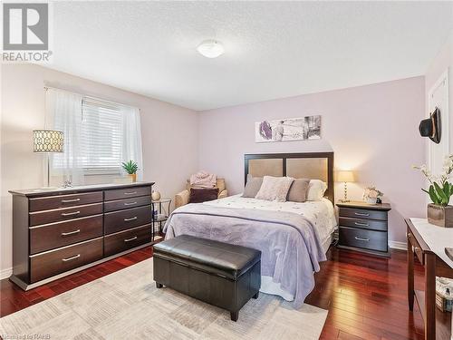 52 Arrowhead Drive, Hamilton, ON - Indoor Photo Showing Bedroom