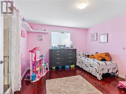 52 Arrowhead Drive, Hamilton, ON - Indoor Photo Showing Bedroom