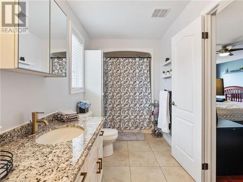 52 Arrowhead Drive, Hamilton, ON - Indoor Photo Showing Bathroom