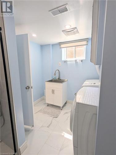 648 Greenhill Avenue, Hamilton, ON - Indoor Photo Showing Laundry Room