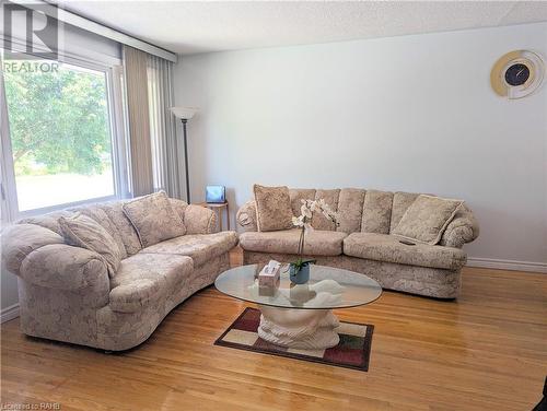 648 Greenhill Avenue, Hamilton, ON - Indoor Photo Showing Living Room