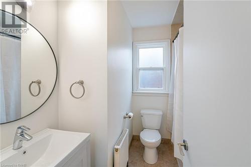 Main floor 4-piece bath - 19 Fawell Avenue, St. Catharines, ON - Indoor Photo Showing Bathroom