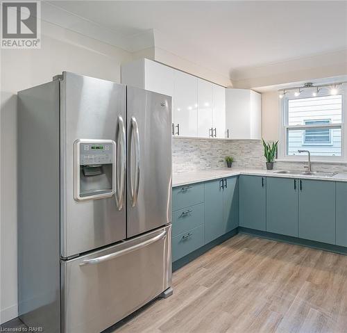 19 Fawell Avenue, St. Catharines, ON - Indoor Photo Showing Kitchen With Upgraded Kitchen