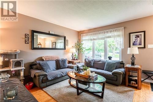 2 Weiden Street Unit# 78, St. Catharines, ON - Indoor Photo Showing Living Room