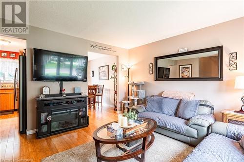 2 Weiden Street Unit# 78, St. Catharines, ON - Indoor Photo Showing Living Room