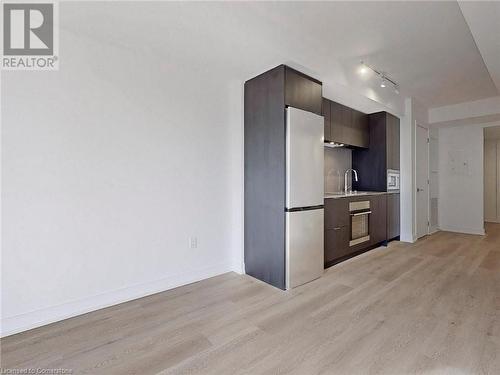 1 Jarvis Street Unit# 402, Hamilton, ON - Indoor Photo Showing Kitchen