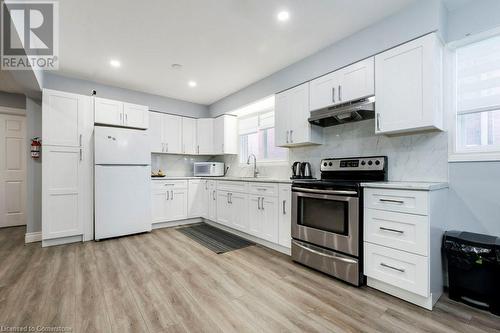 16 Cottage Avenue, Hamilton, ON - Indoor Photo Showing Kitchen