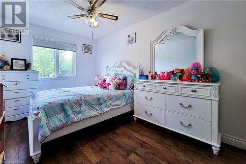 238 Candlewood Drive, Hamilton, ON - Indoor Photo Showing Bedroom