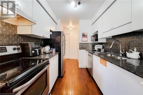 238 Candlewood Drive, Hamilton, ON - Indoor Photo Showing Kitchen With Double Sink