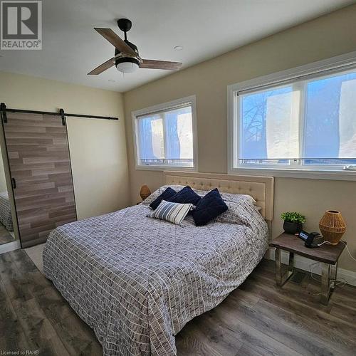 33 Mary Street W, Niagara-On-The-Lake, ON - Indoor Photo Showing Bedroom