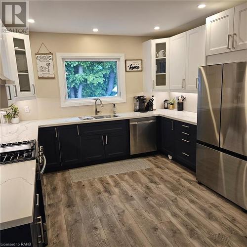 33 Mary Street W, Niagara-On-The-Lake, ON - Indoor Photo Showing Kitchen With Stainless Steel Kitchen With Double Sink