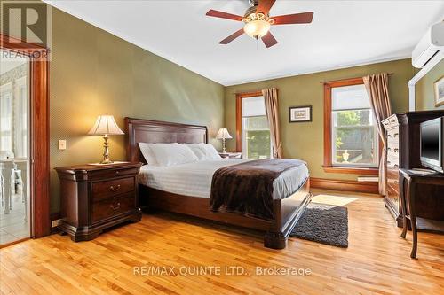 2 Johnson Street, Prince Edward County (Picton), ON - Indoor Photo Showing Bedroom