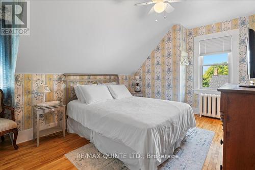 2 Johnson Street, Prince Edward County (Picton), ON - Indoor Photo Showing Bedroom