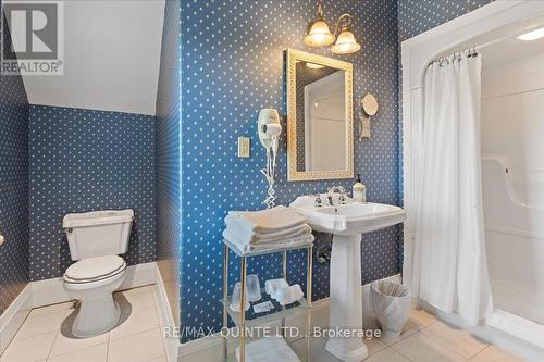 2 Johnson Street, Prince Edward County (Picton), ON - Indoor Photo Showing Bathroom