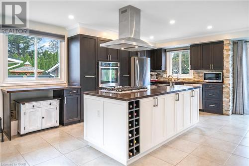 5 Lower Canada Drive, Niagara-On-The-Lake, ON - Indoor Photo Showing Kitchen With Upgraded Kitchen