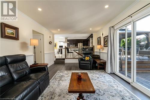 5 Lower Canada Drive, Niagara-On-The-Lake, ON - Indoor Photo Showing Living Room