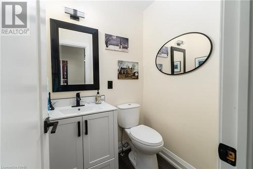 Powder room for guests - 5 Lower Canada Drive, Niagara-On-The-Lake, ON - Indoor Photo Showing Bathroom